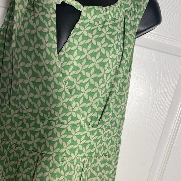 Green Patterned Sleeveless Dress - Picture 3 of 11